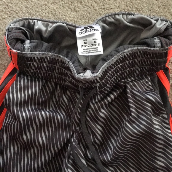 Boys Adidas shorts - Picture 3 of 4